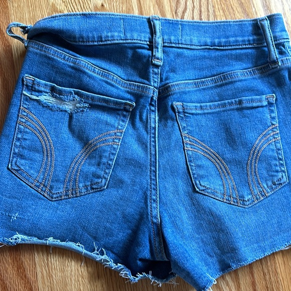 Hollister women’s size 7 high rise shorts (3 inch) - Picture 6 of 6